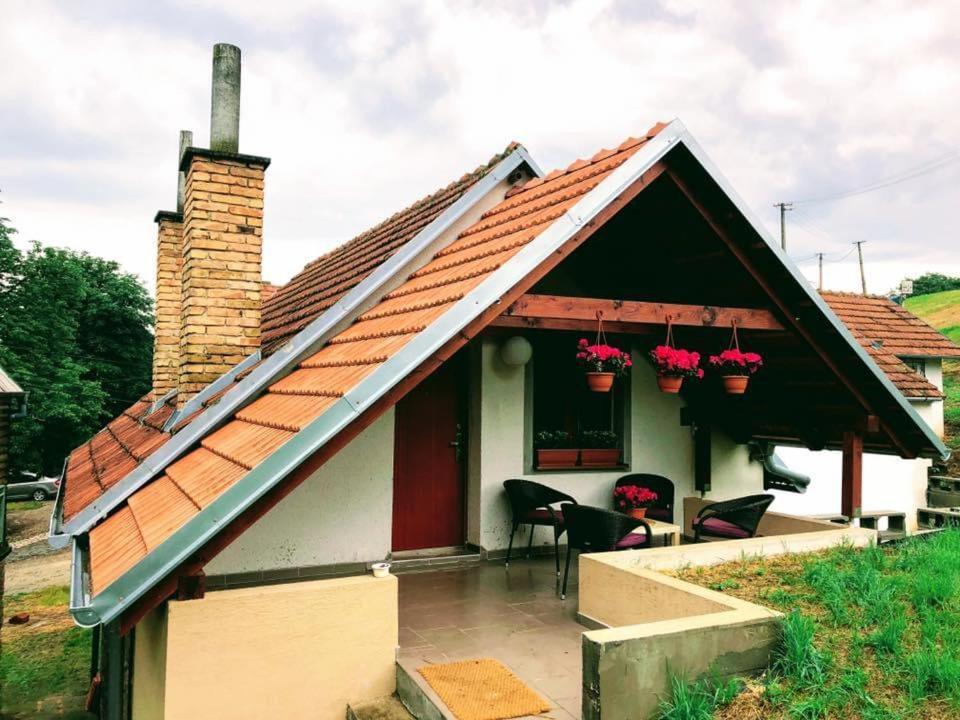 Apartman Nad Vinnym Sklepom Pouzdrany Экстерьер фото